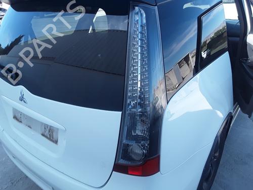 Used Right taillight MITSUBISHI GRANDIS (NA_W) 2.0 DI-D (NA8W) (136 hp) 12317398