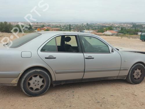Fuse box MERCEDES-BENZ E-CLASS (W210) E 290 Turbo-D (210.017) | BP24878569E1 