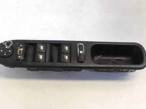 Venstre fortil elrude kontakt Venstre fortil elrude kontakt PEUGEOT 307 Break (3E) 1.6 HDi 110 (109 hp) 39653153 39653153