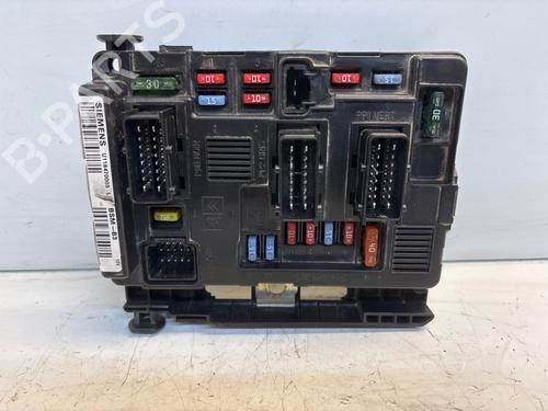 Used Fuse box Fuse box 36785925 36785925