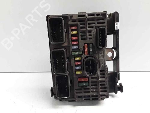 Used Fuse box PEUGEOT 407 (6D_) 2.0 (6DRFNB, 6DRFNE) (136 hp) 31051486