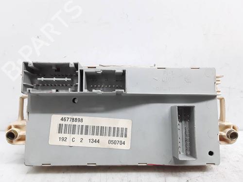 Fuse box FIAT STILO (192_) 1.9 JTD (192_XE1A) | BP8600487E1 