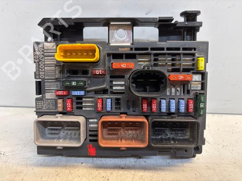 Used Fuse box Fuse box 36785909 36785909