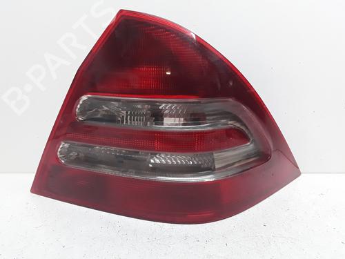 Used Right taillight MERCEDES-BENZ C-CLASS (W203) C 220 CDI (203.006, 203.008) (143 hp) 16284367