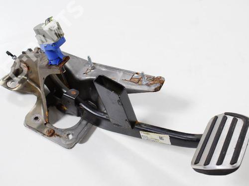 Used Pedal Pedal VOLVO V40 Hatchback (525) D4 (177 hp) 7490026 7490026