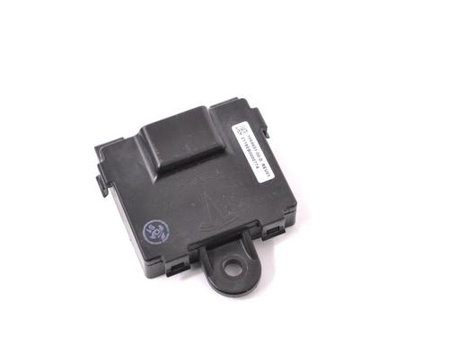 Used Control unit Control unit TESLA MODEL S (5YJS) 75D AWD (525 hp) 7813411 7813411