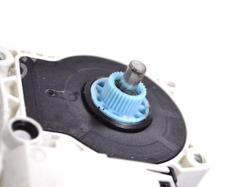 Right front window motor LAND ROVER RANGE ROVER VELAR (L560) 2.0 D240 SD4 4x4 | BP9657077E20 