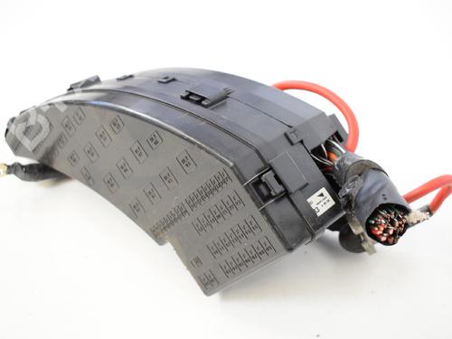 Used Fuse box JAGUAR S-TYPE II (X200) 2.7 D (207 hp) 7484480