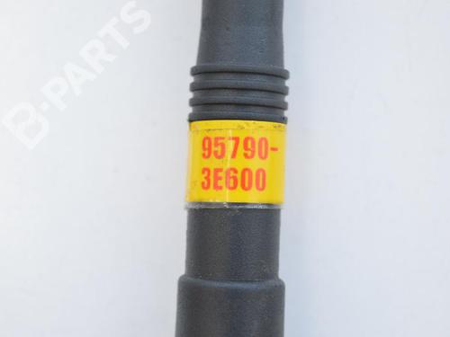 Antenna/Base KIA SORENTO I (JC) 2.5 CRDi 4WD | BP8828855C140 