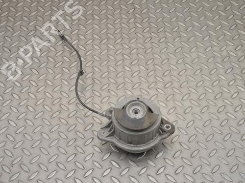 Used Engine mount MERCEDES-BENZ S-CLASS (W222, V222, X222) S 350 BlueTEC / d (222.132, 222.032, 222.123) (258 hp) 13327533