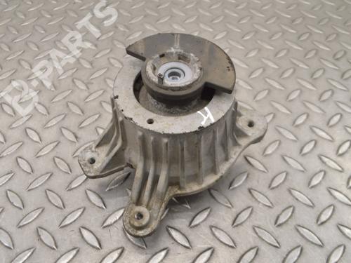 Used Engine mount MERCEDES-BENZ C-CLASS (W205) C 250 BlueTEC / d (205.008, 205.006) (204 hp) 10534855
