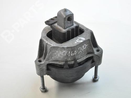 Used Engine mount BMW 5 (G30, F90) 530 d (265 hp) 7490995