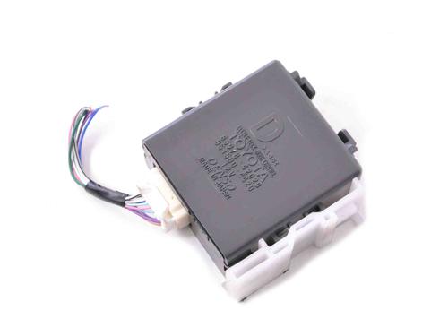 Module électronique LEXUS NX (_Z1_) 300h (AYZ10_) (155 hp) 7751023