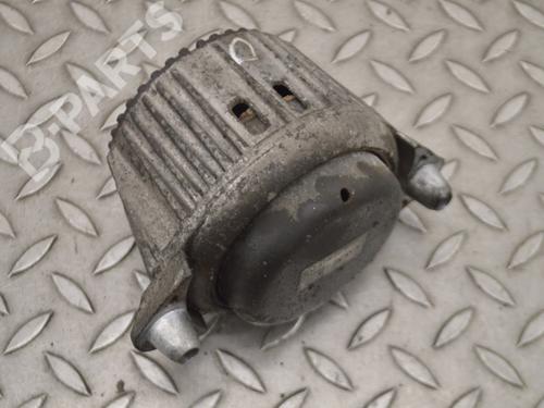 Used Engine mount MERCEDES-BENZ CLS (C218) CLS 350 CDI / d (218.323) (265 hp) 10675082