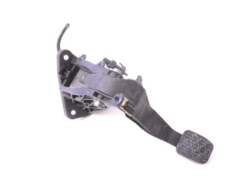 Used Clutch pedal MERCEDES-BENZ A-CLASS (W176) A 180 CDI / d (176.012) (109 hp) 14799124