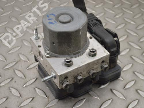ABS Bremseaggregat INFINITI Q30 1.5 D (109 hp) 10708135
