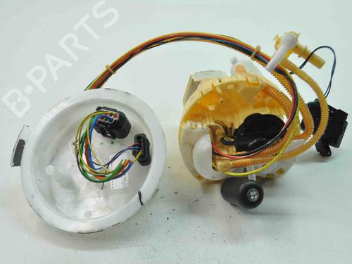 Used Fuel pump BMW 3 (F30, F80) 330 e (252 hp) 8867812