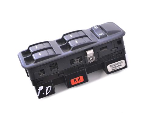 Used Right front window switch LAND ROVER DISCOVERY III (L319) 2.7 TD 4x4 (190 hp) 7486930