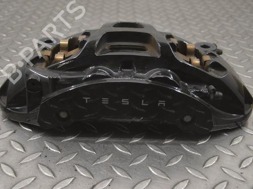 Used Right front brake caliper TESLA MODEL S (5YJS) P100D AWD (772 hp) 17549768