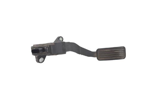Pédale TOYOTA YARIS (_P9_) 1.3 VVT-i (SCP90_, SCP90R) (87 hp) 27968417
