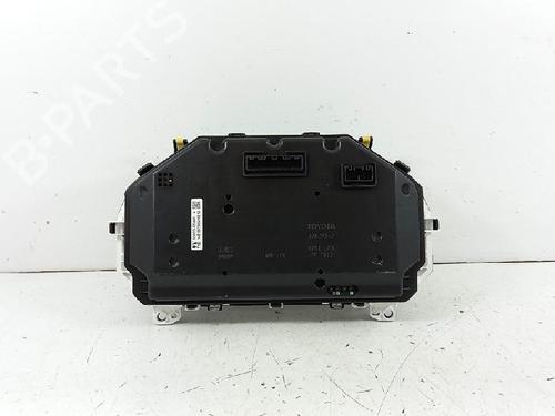 Instrument cluster TOYOTA YARIS (_P13_) 1.5 Hybrid (NHP130_, NHP130) | BP27957894C47 