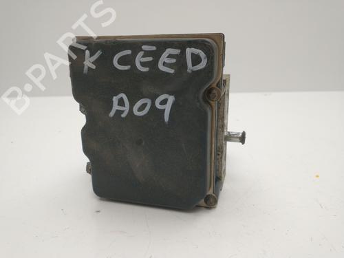 Used ABS pump KIA CEE'D SW (ED) 1.6 CRDi 115 (115 hp) 25440701