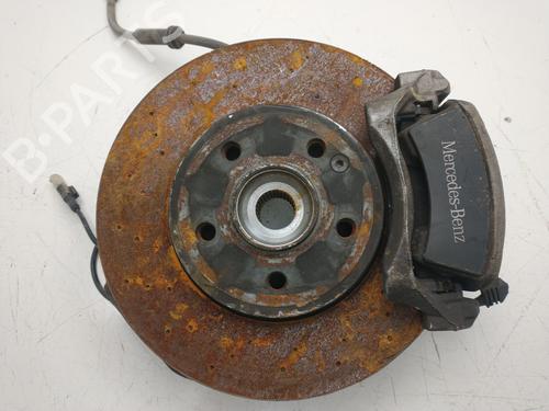 Used Right front steering knuckle Right front steering knuckle MERCEDES-BENZ GLA-CLASS (X156) GLA 200 CDI / d (156.908) (136 hp) 32446857 32446857