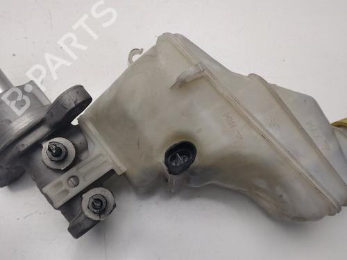 Used Brake master cylinder Brake master cylinder FIAT GRANDE PUNTO (199_) 1.4 16V (199BXG1B, 199AXG1B) (95 hp) 32348850 32348850