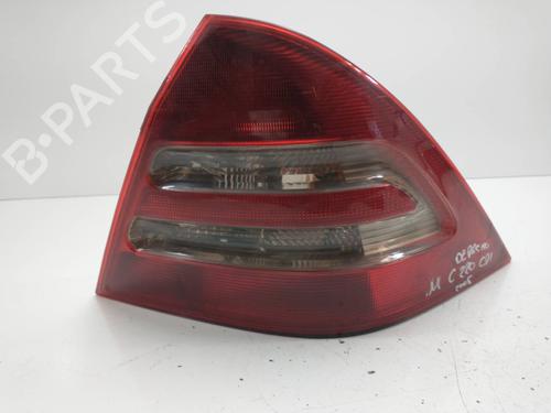 Used Right taillight MERCEDES-BENZ C-CLASS (W203) C 220 CDI (203.006, 203.008) (143 hp) 8192049