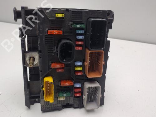Used Fuse box Fuse box 32697469 32697469