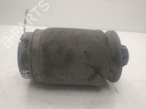 Venstre bagtil støddæmper Venstre bagtil støddæmper MERCEDES-BENZ M-CLASS (W164) ML 280 CDI 4-matic (164.120) (190 hp) 34342369 34342369