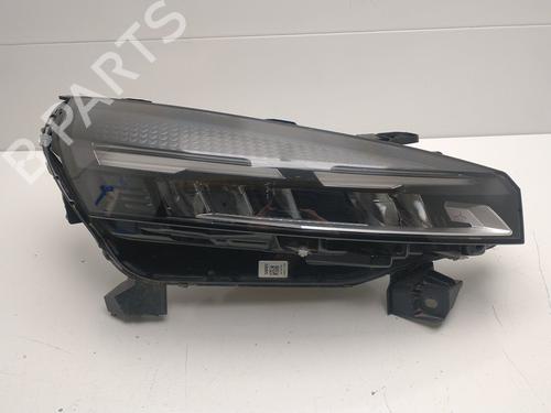 Used Right headlight RENAULT CLIO V (B7_) [2019-2025]  30353683