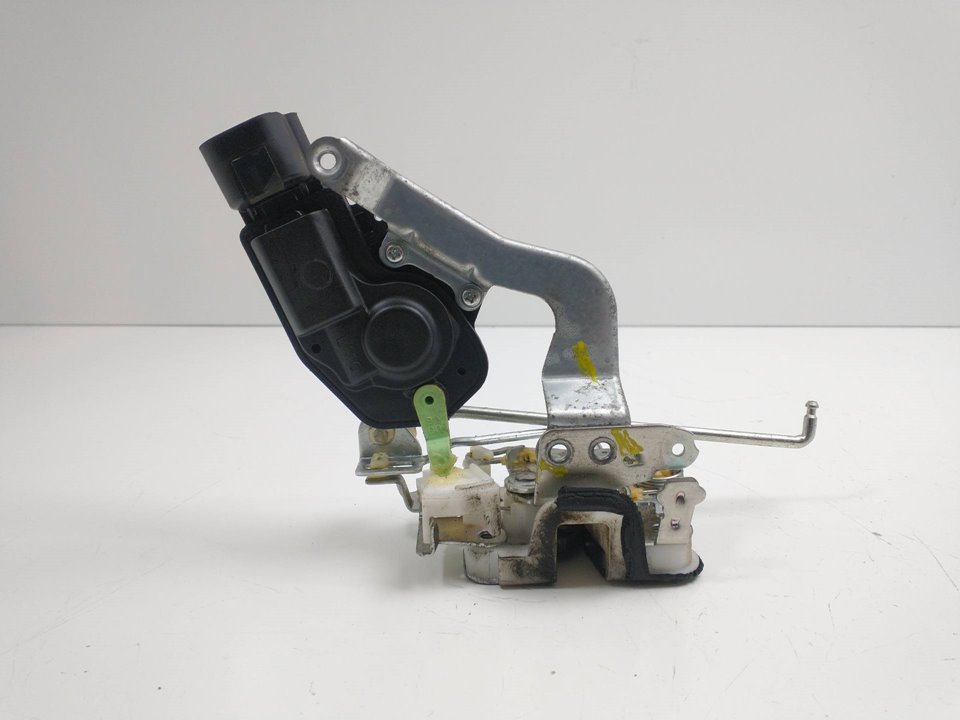 Rear door lock rh DAIHATSU TERIOS MK1 J100 1997-2006 used (105233