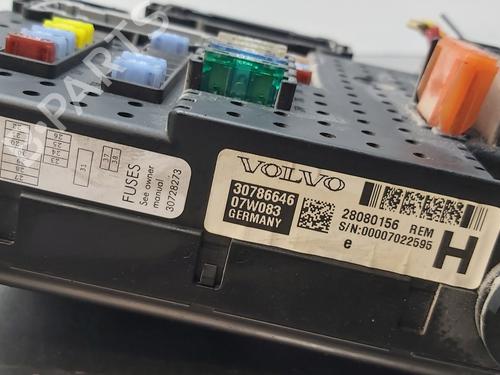 Fuse box VOLVO XC70 I Cross Country (295) D5 AWD | BP17438426E1 