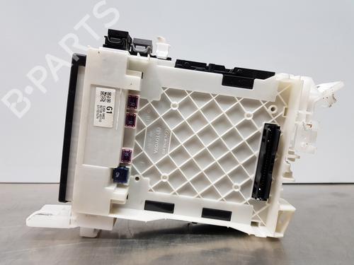 Used Fuse box TOYOTA YARIS (_P21_, _PA1_, _PH1_) 1.5 Hybrid (MXPH10, MXPH11) (116 hp) 23945974