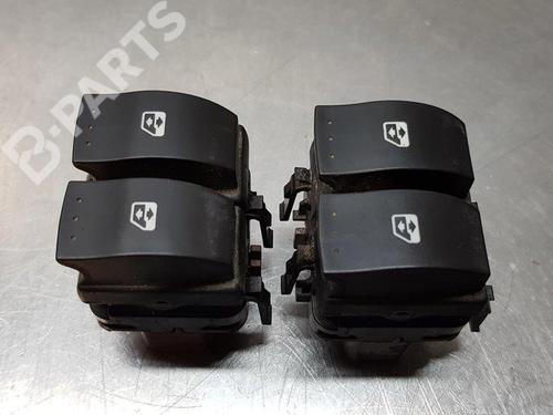 Used Left front window switch Left front window switch RENAULT SCÉNIC II (JM0/1_) 1.9 dCi (JM14) (131 hp) 10693434 10693434