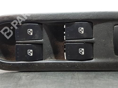 Used Left front window switch RENAULT SCÉNIC II (JM0/1_) [2003-2010]  11745706