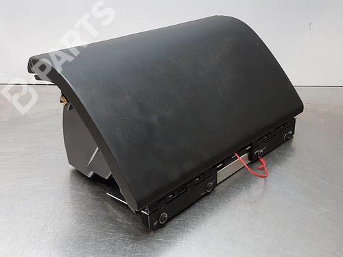 glove-box-maserati-quattroporte-v-42-66523200-2004-10137890 main image