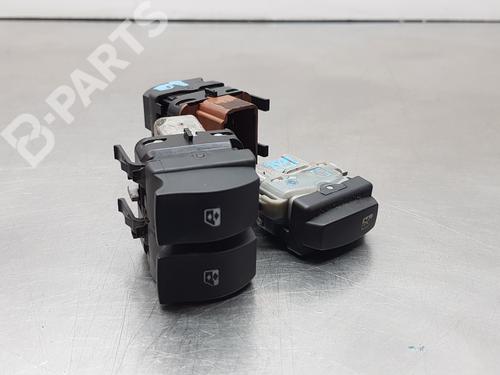Used Left front window switch RENAULT SCÉNIC II (JM0/1_) [2003-2010]  11686497