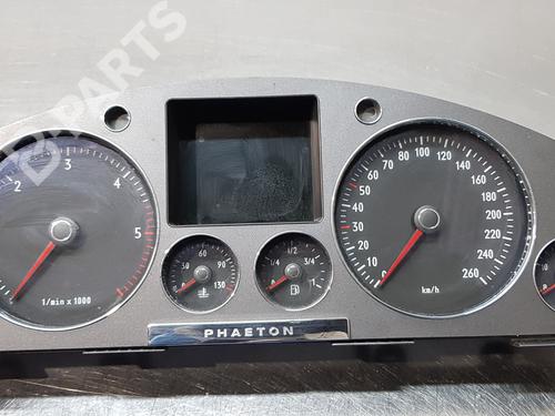 Używane Zestaw wskaźników / Licznik VW PHAETON (3D1, 3D2, 3D3, 3D4, 3D6, 3D7, 3D8, 3D9) [2002-2016]  8911877