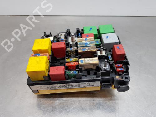 Used Fuse box PEUGEOT 208 I (CA_, CC_) 1.6 HDi / BlueHDi 75 (75 hp) 30880983