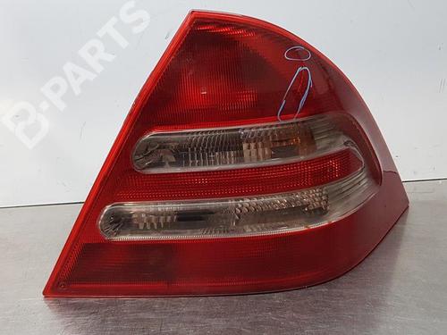 Used Right taillight Right taillight MERCEDES-BENZ C-CLASS (W203) C 220 CDI (203.006) (136 hp) 10520641 10520641