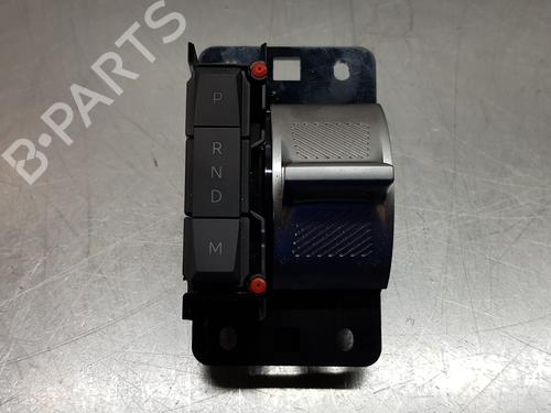 Used Gear lever PEUGEOT 2008 II (UD_, US_, UY_, UJ_, UR_, UC_) [2019-2025]  18262062