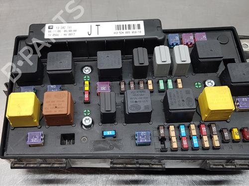 Sikringsdose OPEL ASTRA H (A04) [2004-2014]  16855782