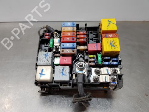 Used Fuse box PEUGEOT 3008 II SUV (MC_, MR_, MJ_, M4_) [2016-2025]  30881115
