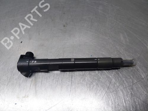 Używane Wtryskiwacz MERCEDES-BENZ GLA-CLASS (X156) GLA 200 CDI / d (156.908) (136 hp) 31342361