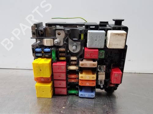 Used Fuse box PEUGEOT 3008 II SUV (MC_, MR_, MJ_, M4_) [2016-2025]  30881168