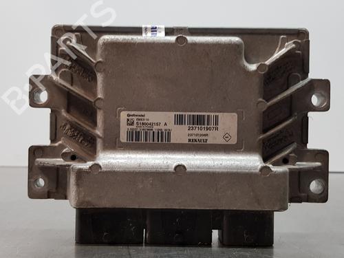 Used Engine control unit (ECU) RENAULT CLIO III (BR0/1, CR0/1) [2005-2014]  17526442
