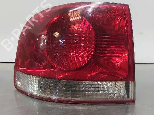 Venstre baglygte VW TOUAREG (7LA, 7L6, 7L7) 5.0 V10 TDI (313 hp) 13019544