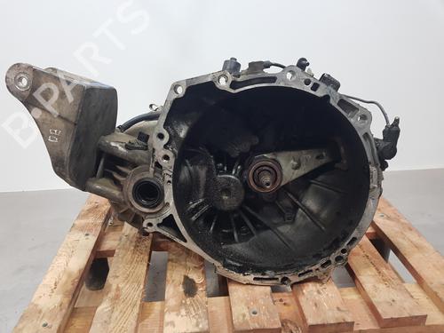 Used Gearbox KIA CARNIVAL II (GQ) [1999-2007]  28024008